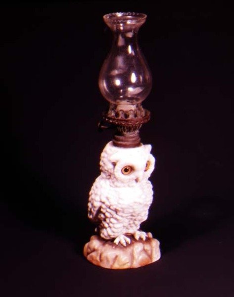 Doulton pöllö lasihelmisilmillä kivityössä, n. 1880 (keraaminen) tekijältä English School