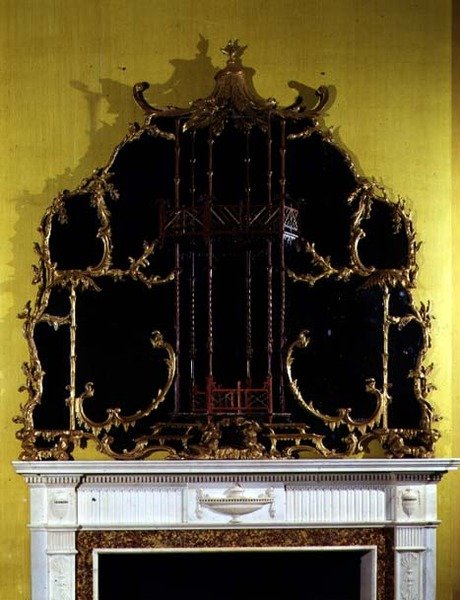 George II chinoiserie -peili, n. 1750 (kultapuu) tekijältä English School