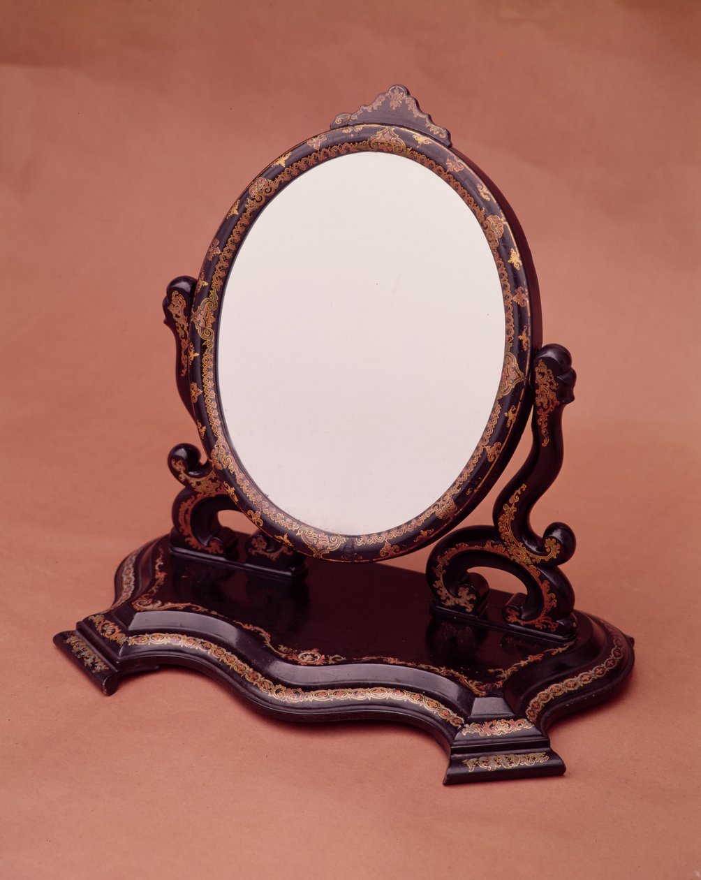Kullattu papier-mache-peili, n. 1890 tekijältä English School