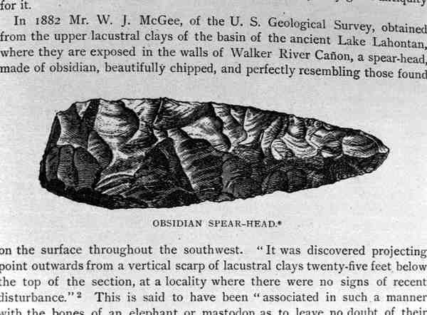 Obsidian Spear Head, löydetty Lahontanin sedimentistä, Amerikan Narrative and Critical History, pub. vuonna 1889 tekijältä English School