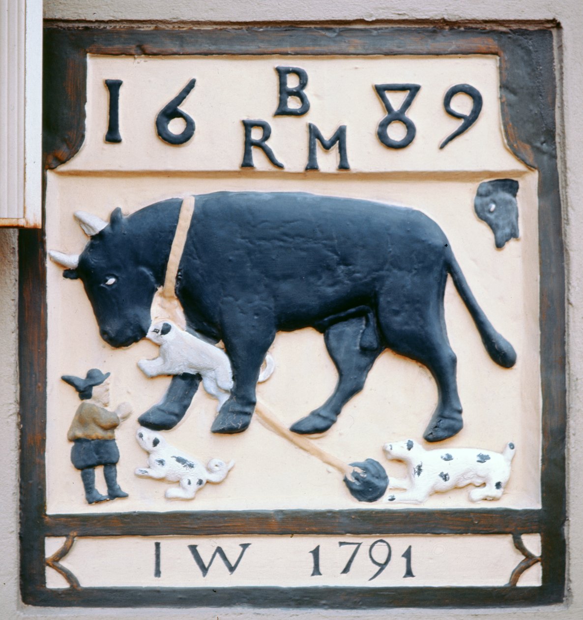 Pubikyltti Härästä ja koirasta (entinen musta härkä) 1689 (maalattu kivi) tekijältä English School