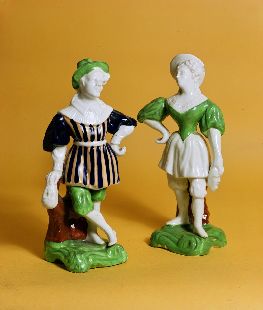 Rockinghamin hahmoja Commedia dellArte -elokuvasta 1500-luvun puvuissa, noin 1830 (posliini). tekijältä English School