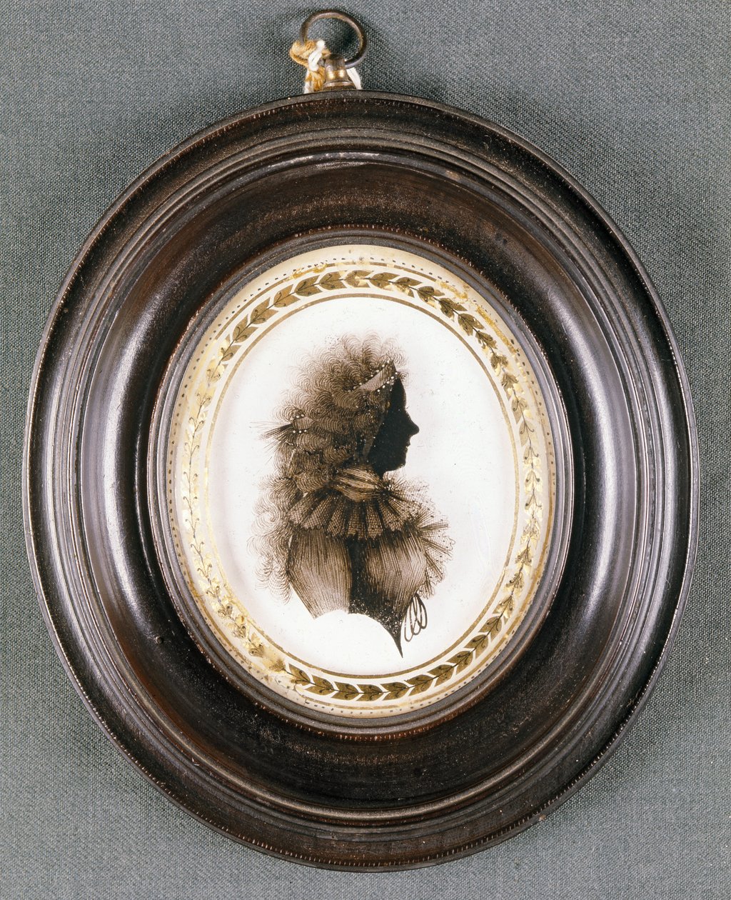 Naisen siluetti, kuperalle lasille maalattu, rouva Isabella Beetham, 1700-luvun loppu (öljy lasille) tekijältä English School
