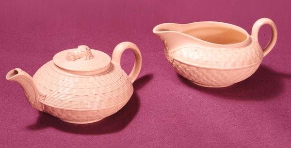 Wedgwood caneware teekannu ja maitokannu, n.1860 (keraaminen) tekijältä English School