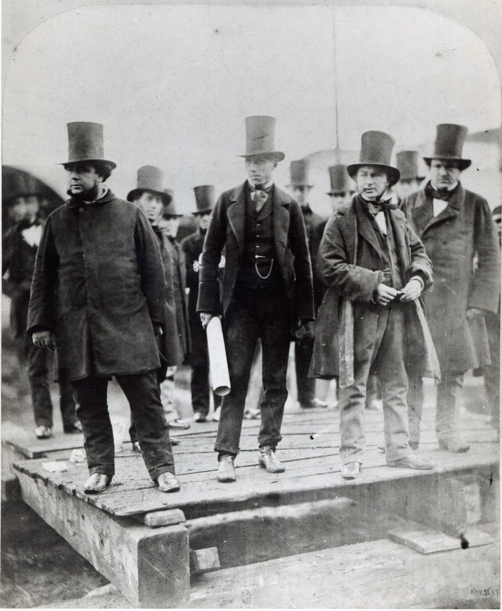 (L-R) John Scott Russell, Henry Wakefield, Isambard Kingdom Brunel ja Lord Derby SS Great Easternin laukaisussa tekijältä English Photographer