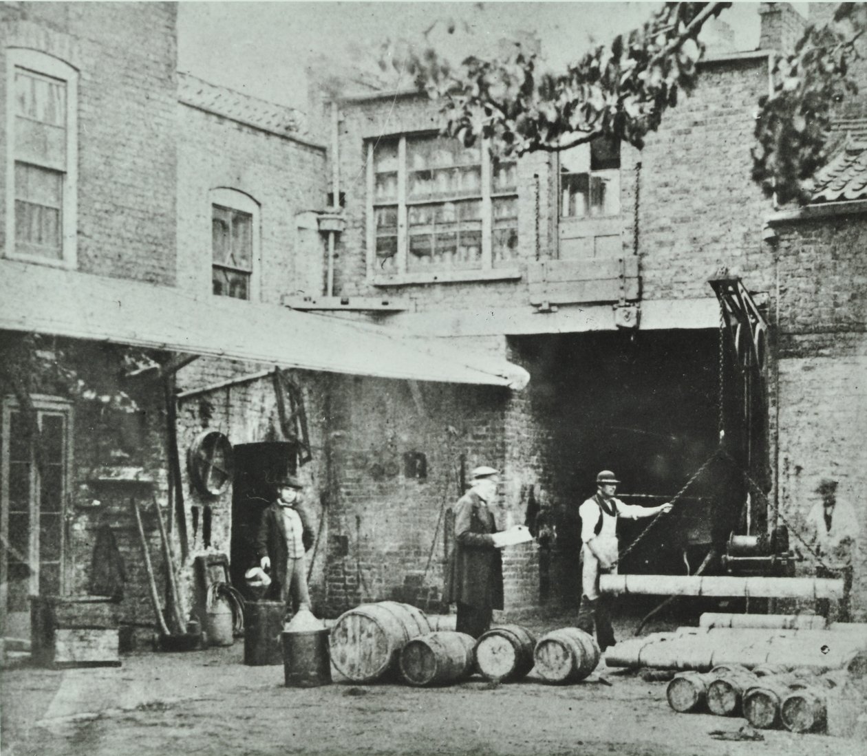 231-235 Kings Road: takakorkeus, Lontoo, 1890 tekijältä English Photographer