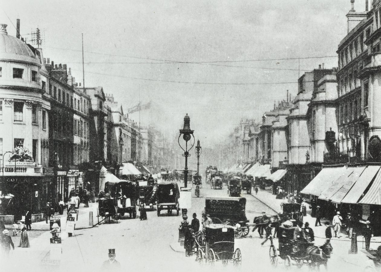 252-260 Regent Street, Westminster LB: katso pohjoiseen Oxford Circusille, 1890 tekijältä English Photographer