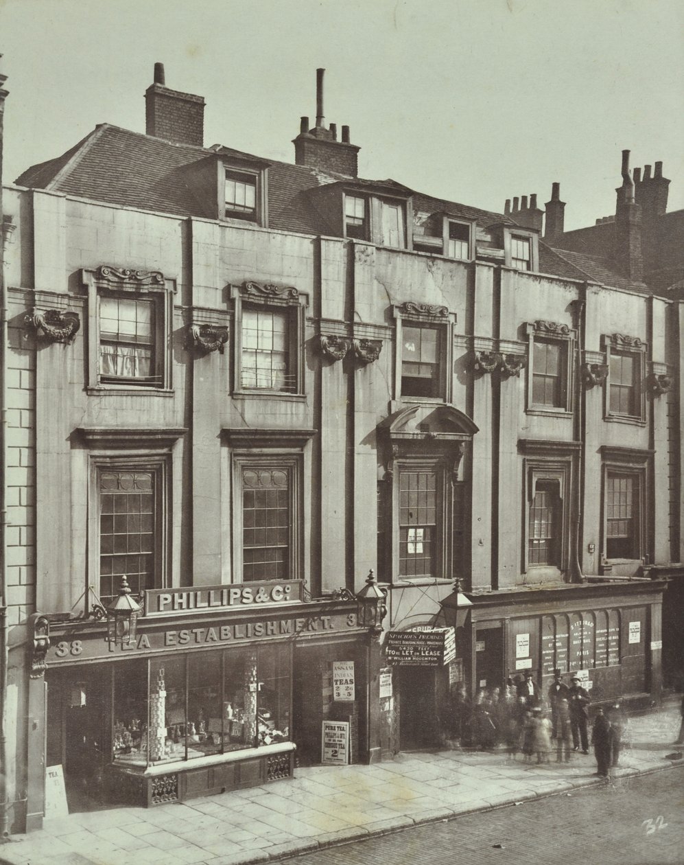 36-38 Aldersgate Street: Shaftesbury House, Lontoo, 1879 tekijältä English Photographer