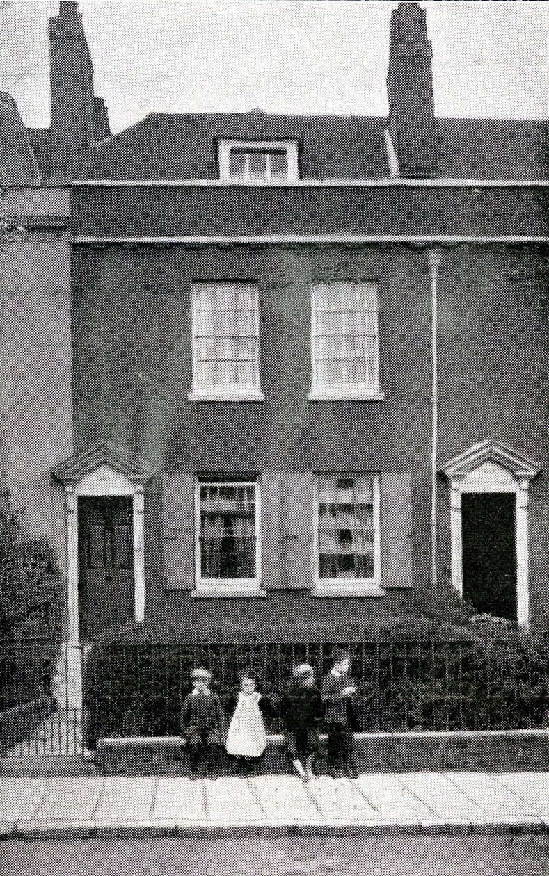 387, Commercial Road, Portsmouth, Hampshire, Charles Dickensin syntymäpaikka 7. helmikuuta 1812, noin 1900 tekijältä English Photographer