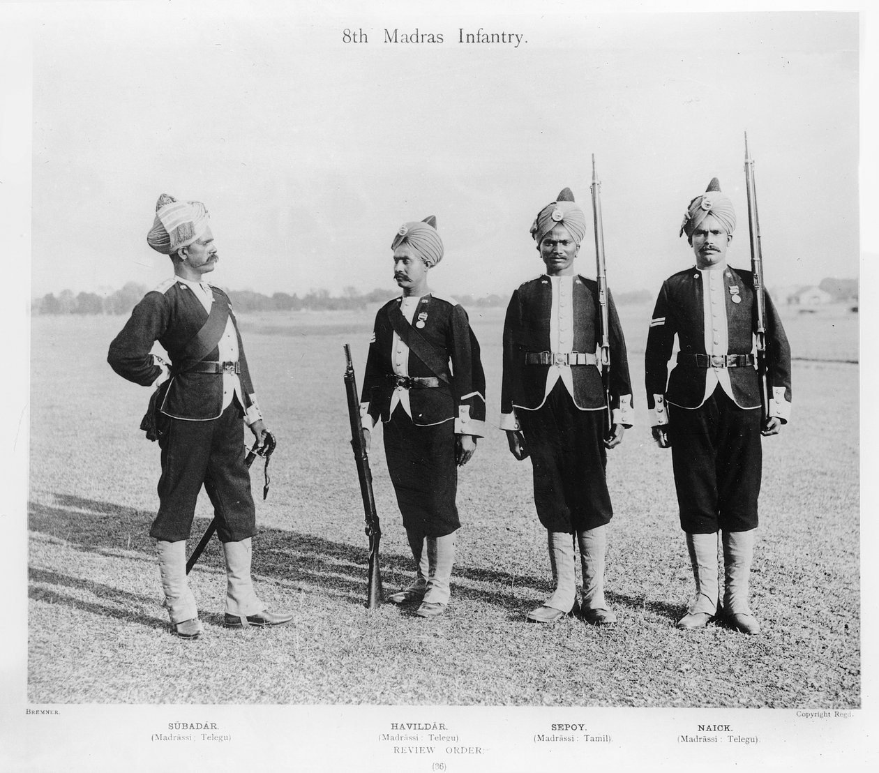 8. Madras-jalkaväki, n. 1897 (mv/w kuva) tekijältä English Photographer