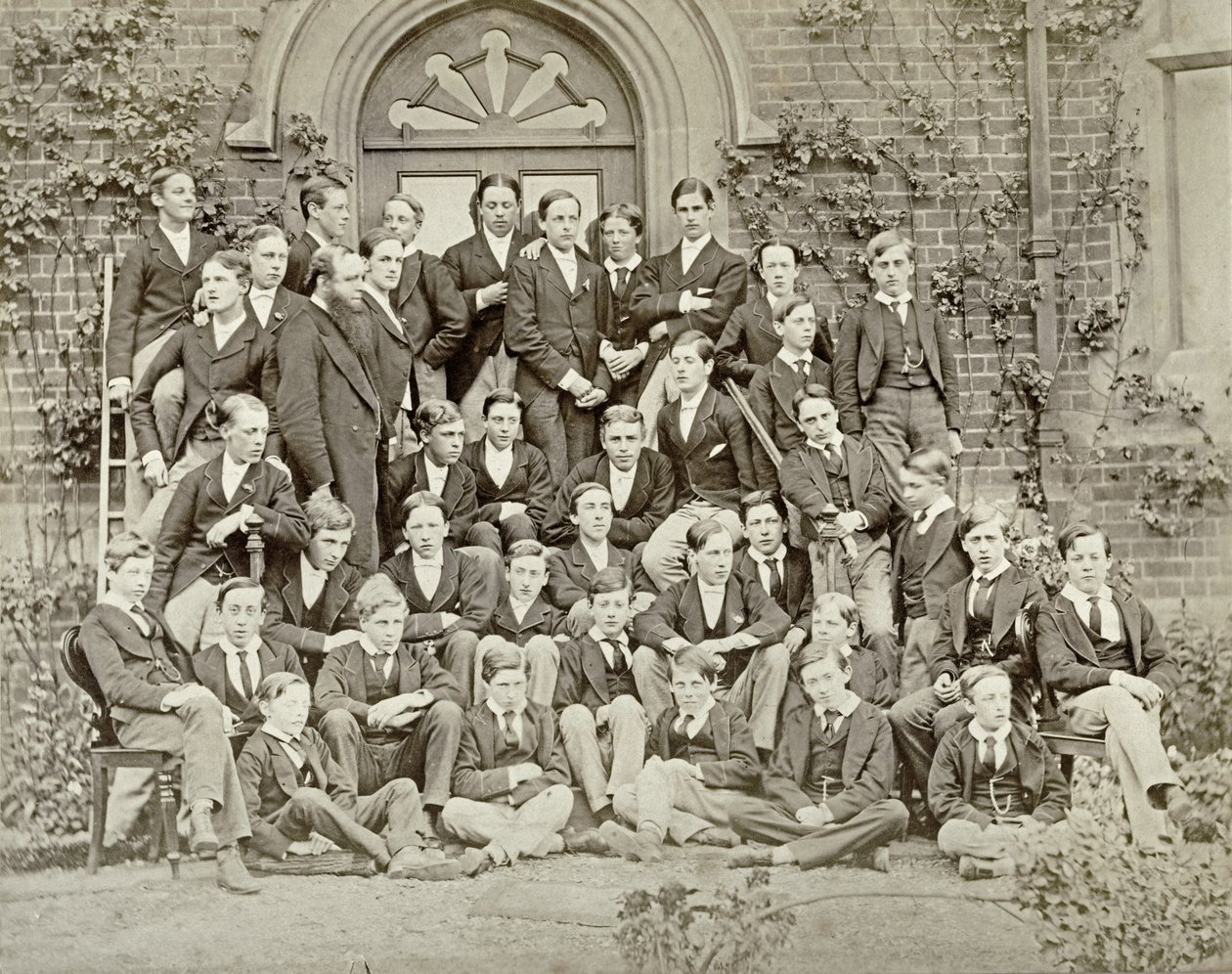 Eton Collegen talokuva, 1870-luku tekijältä English Photographer