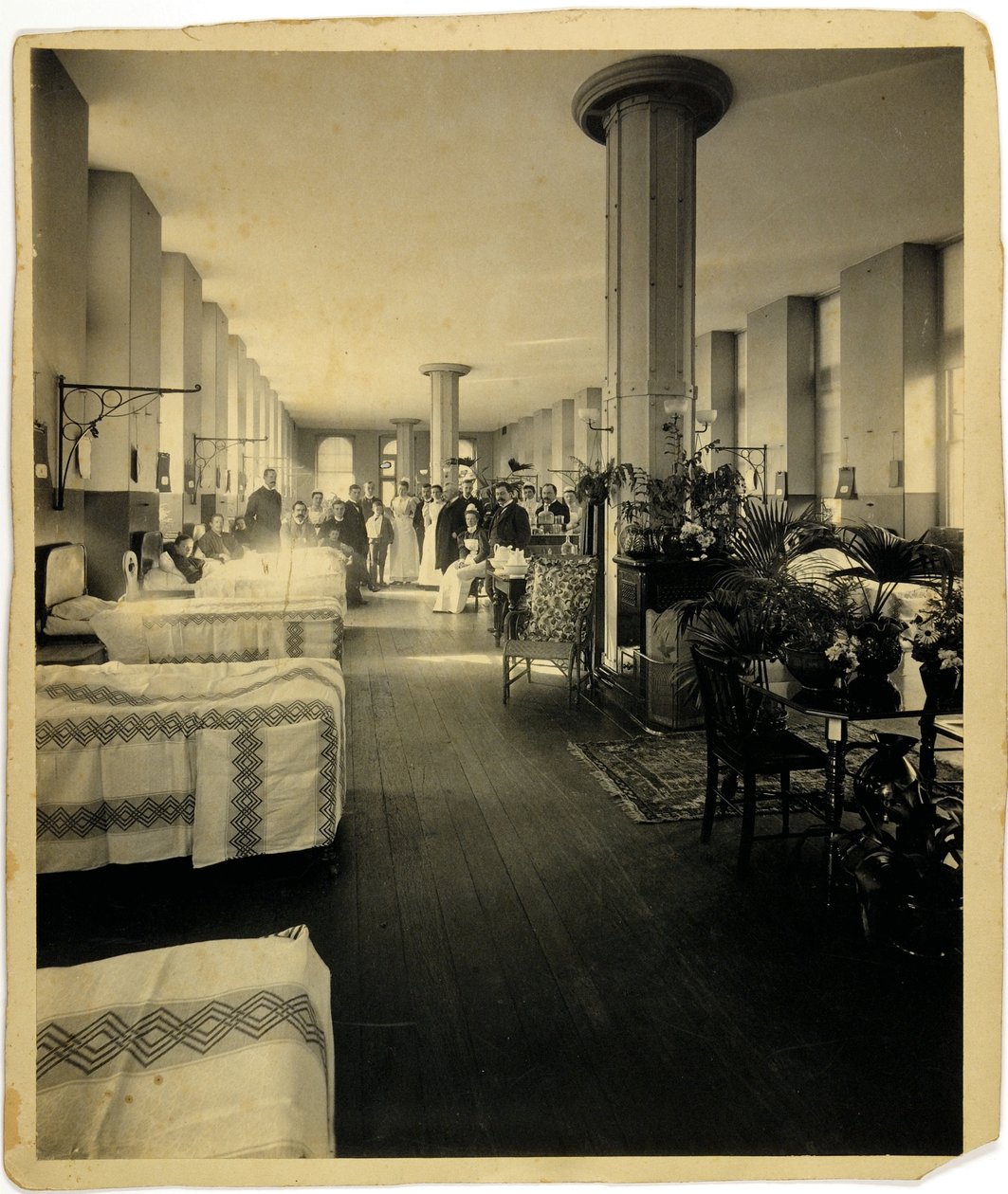 Lasten osasto St. Thomas Hospitalissa Lontoossa, noin 1900 tekijältä English Photographer