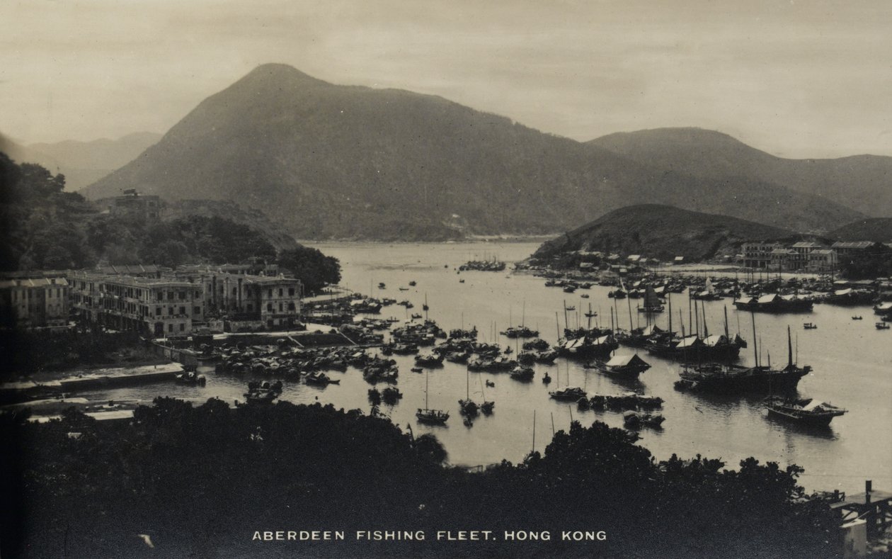 Aberdeenin kalastuslaivasto, Hongkong, sotamies H. Chickin palvelukseen liittyvistä valokuvista koostuvasta albumista, 1940. tekijältä English Photographer