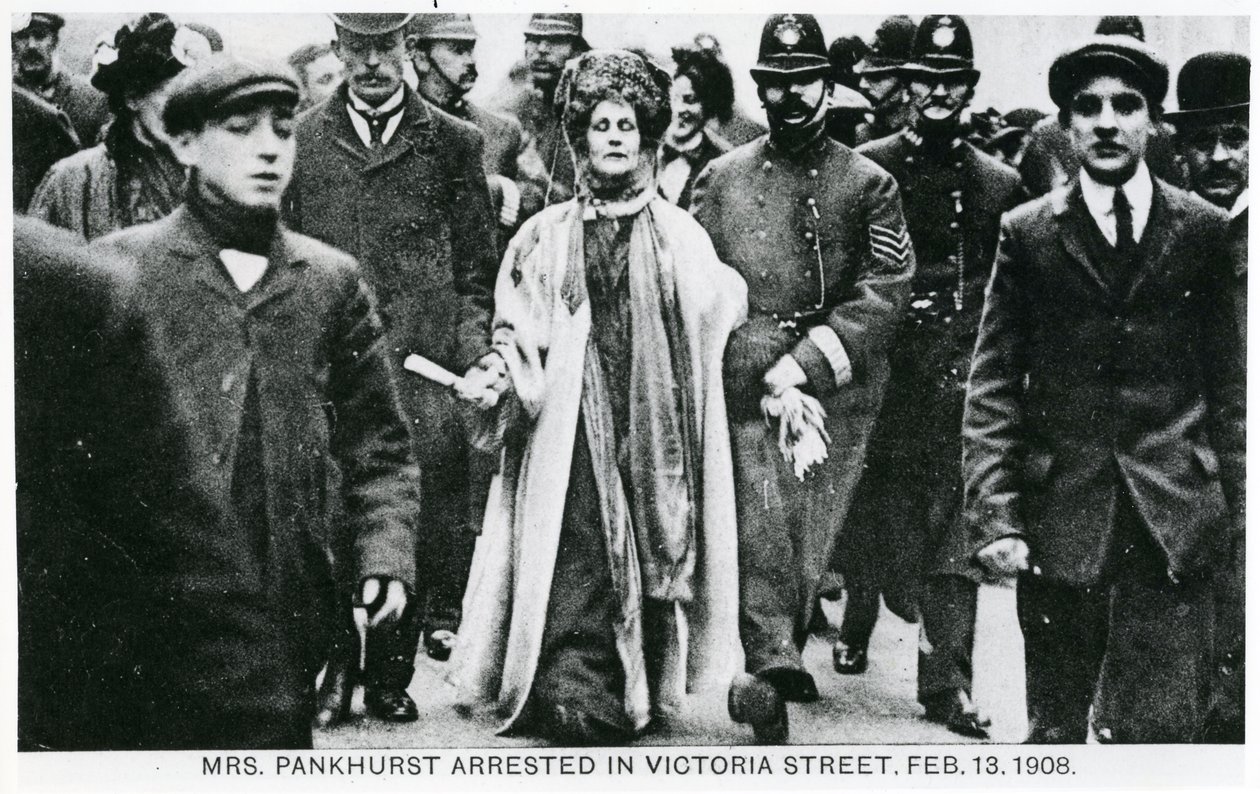 Rouva Emmeline Pankhurstin pidätys Victoria Streetillä, 13. helmikuuta 1908 tekijältä English Photographer