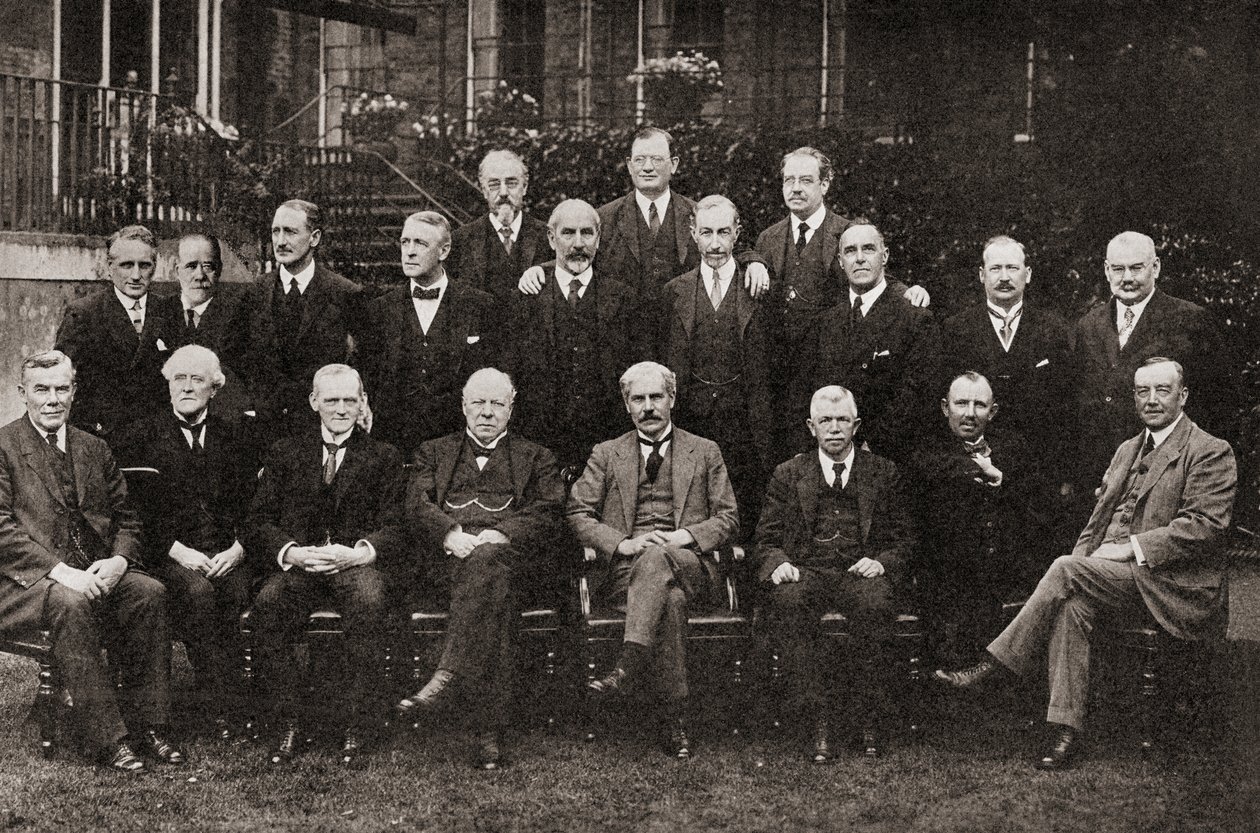 Britannian ensimmäinen työväenpuolueen hallitus vuonna 1924, The Story of Twenty Five Years, julkaistu 1935 tekijältä English Photographer