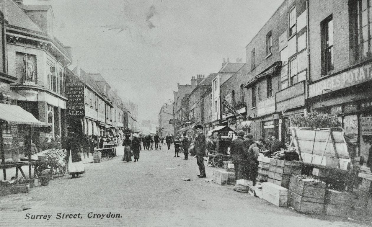 Britannia, Surrey Street, Croydon: Street Market, 1890 tekijältä English Photographer