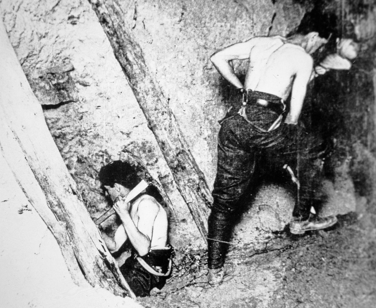 Royal Engineersin brittiläiset sapöörit kaivoksen Messines Ridgessä Ypresissä, kesäkuussa 1917 (m/v kuva) tekijältä English Photographer