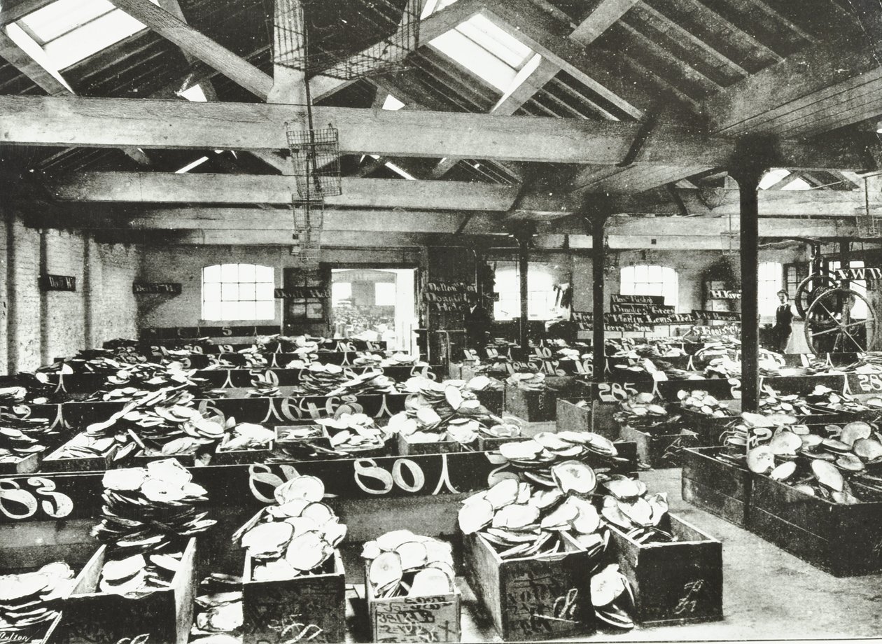Bull Wharf, Shell Warehousen sisätilat, Lontoo, 1890 tekijältä English Photographer