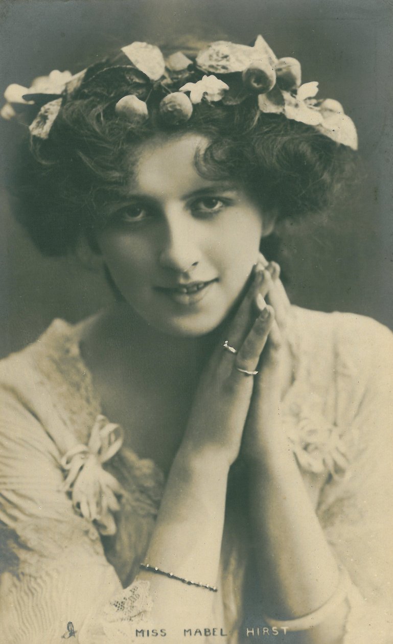 Lavan julkkikset: Miss Mabel Hirst, n. 1903-08 tekijältä English Photographer