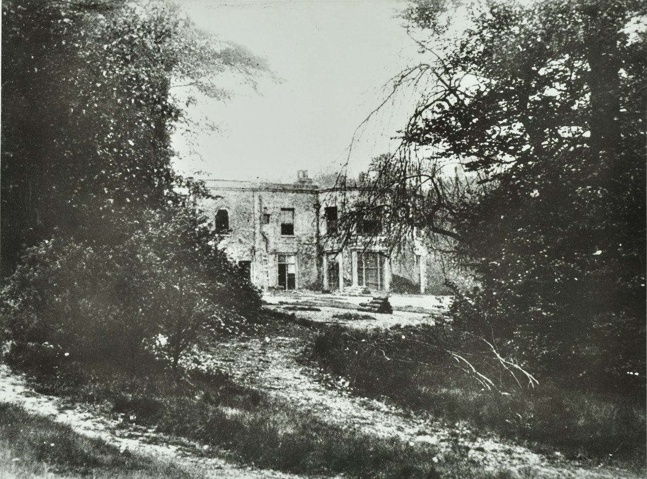 Central Hill: Bloomfield Hall, 1895 tekijältä English Photographer