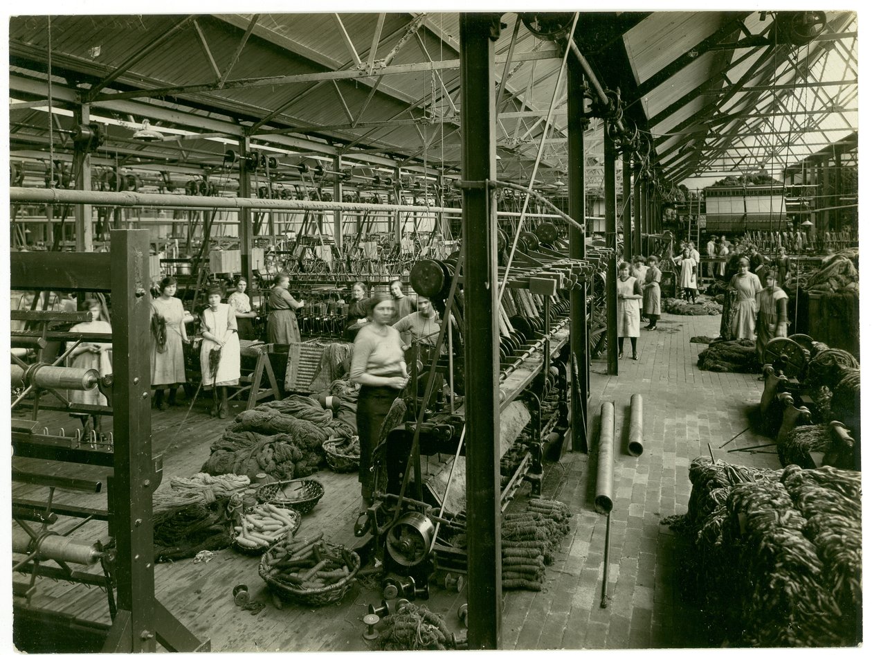 Chenille-käämitys, mattotehdas, 1923 tekijältä English Photographer