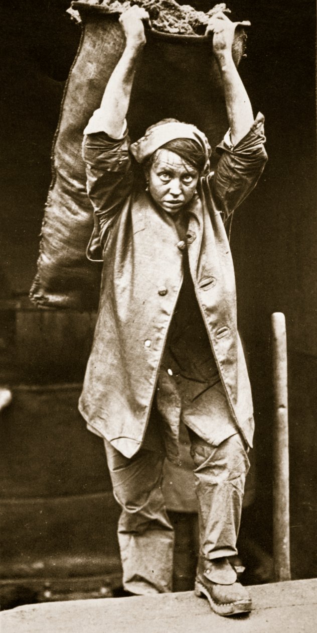 Toimitetaan hiiltä, painatus Horace W. Nichols, n. 1916 (syväpaino) tekijältä English Photographer