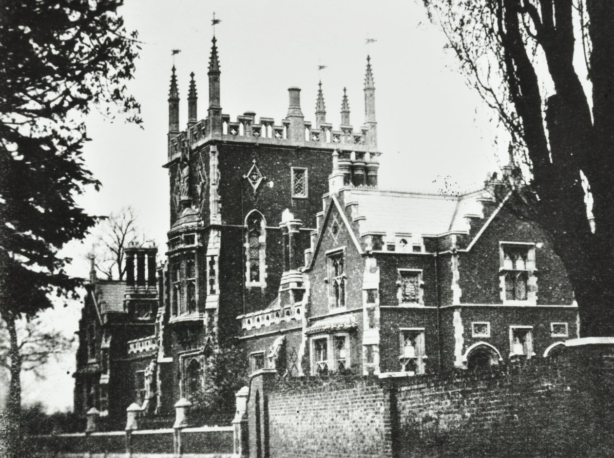 Elizabethan School, Broomhouse Lane: ulkopuoli, 1880 tekijältä English Photographer