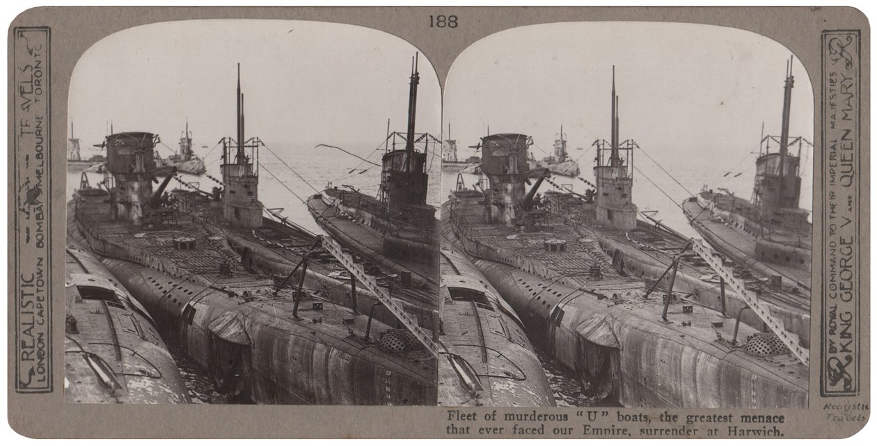 Laivasto murhaavien ?U? veneet, suurin uhka, joka on koskaan kohdannut imperiumiamme, antautuminen Harwichissa marraskuussa 1918 (stereoskooppinen printti) tekijältä English Photographer