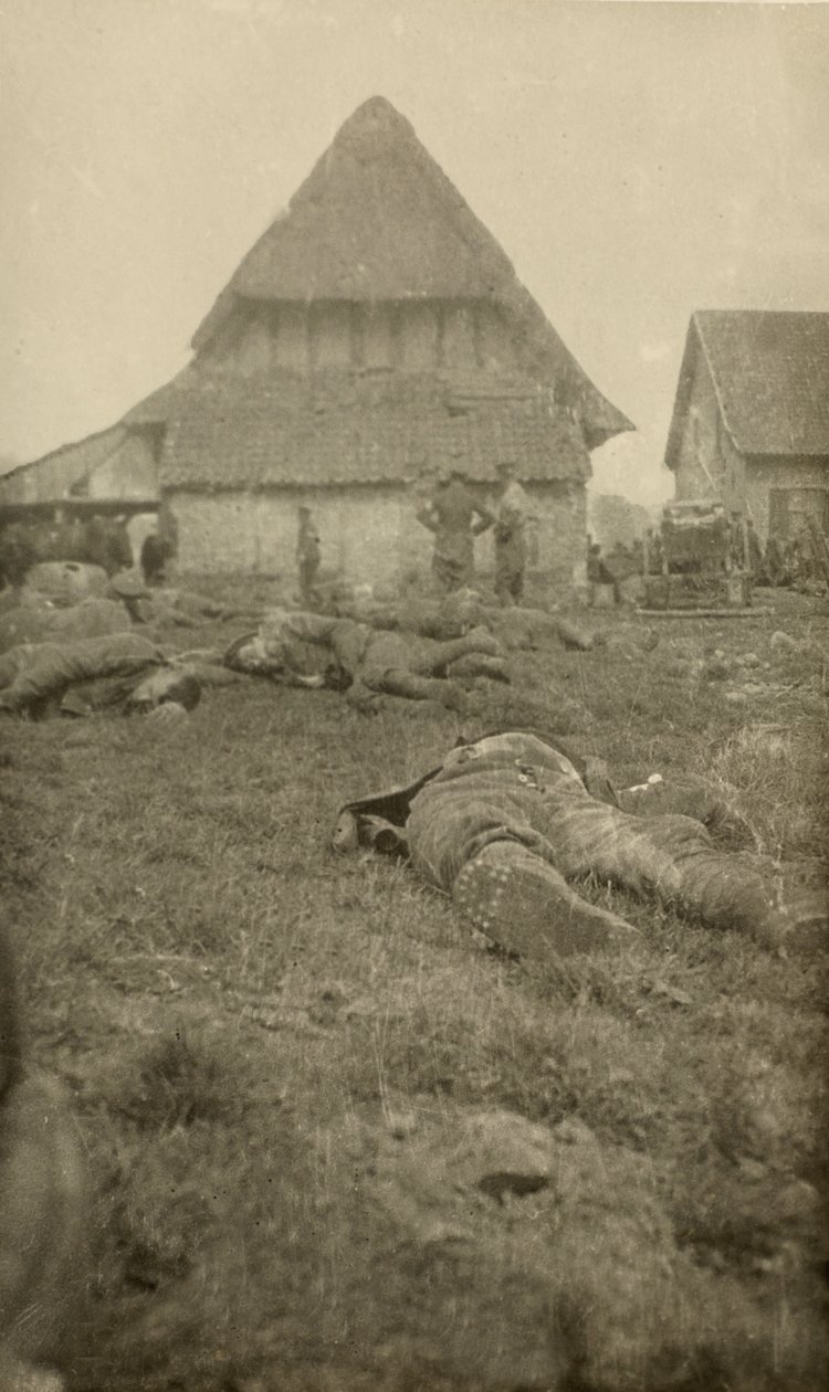 Albumista, jossa on 134 valokuvaa, jotka liittyvät ensimmäiseen maailmansotaan, Länsirintama, 1914-18 tekijältä English Photographer