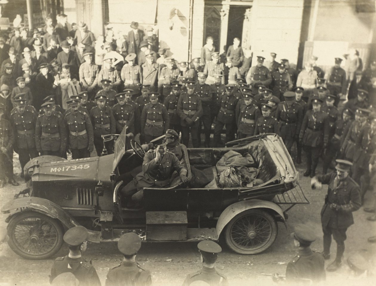 Albumista, jossa on 134 valokuvaa, jotka liittyvät ensimmäiseen maailmansotaan, Länsirintama, 1914-18 tekijältä English Photographer