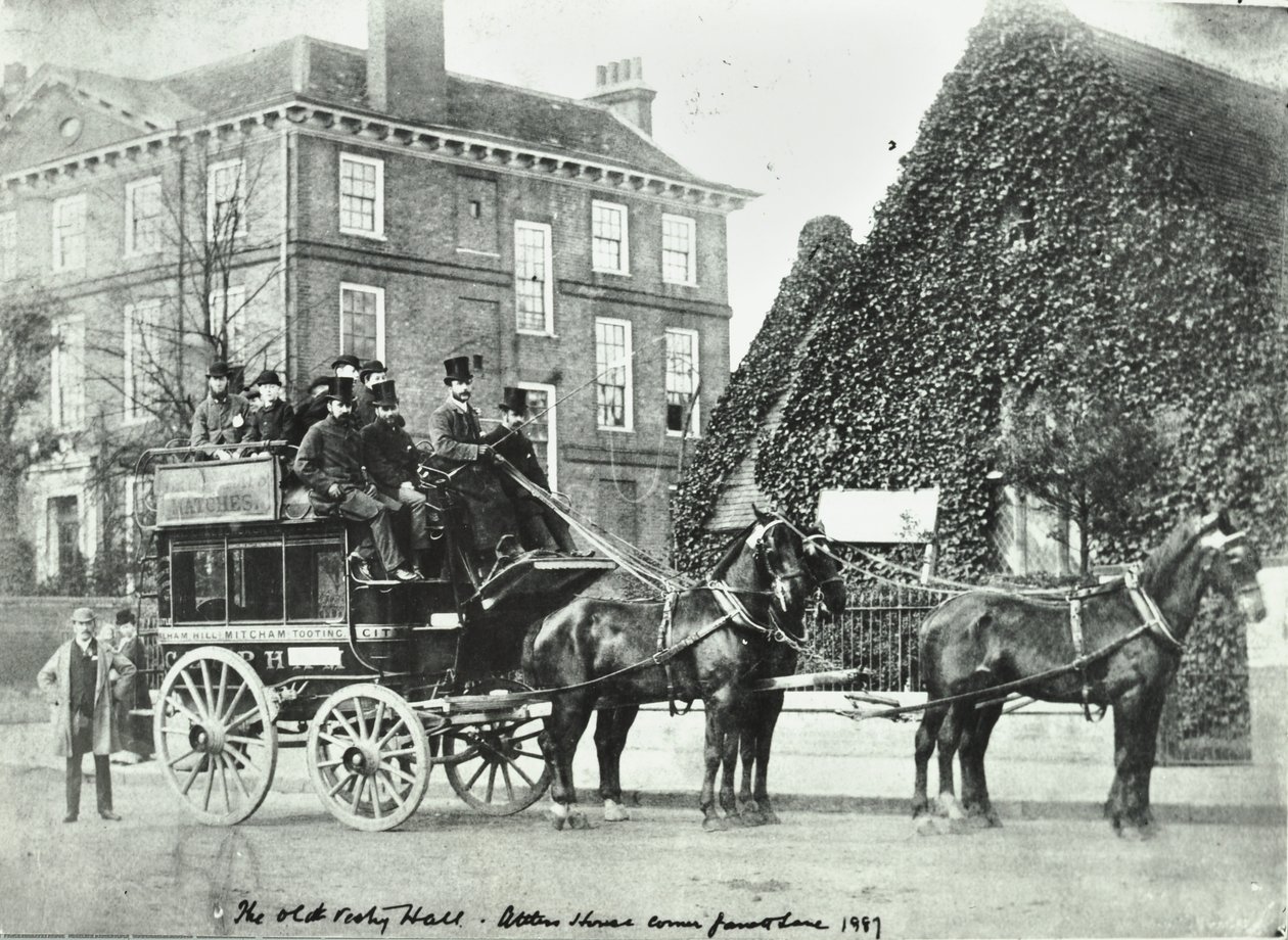 Garratt Lane: The Old Vestry Hall, 1887 tekijältä English Photographer