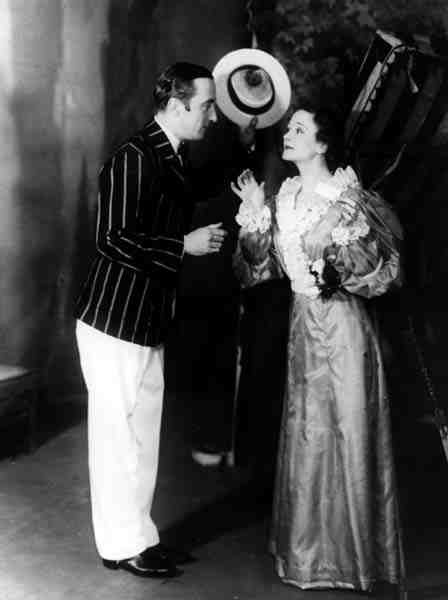 George Curzon Algernon Moncrieffenä (Algy) ja Ursula Jeans Cecily Cardewna Oscar Wilden (1854-1900) elokuvassa The Importance of Being Earnest Old Vic -teatterissa, 5. helmikuuta 1934 (m/v kuva) tekijältä English Photographer