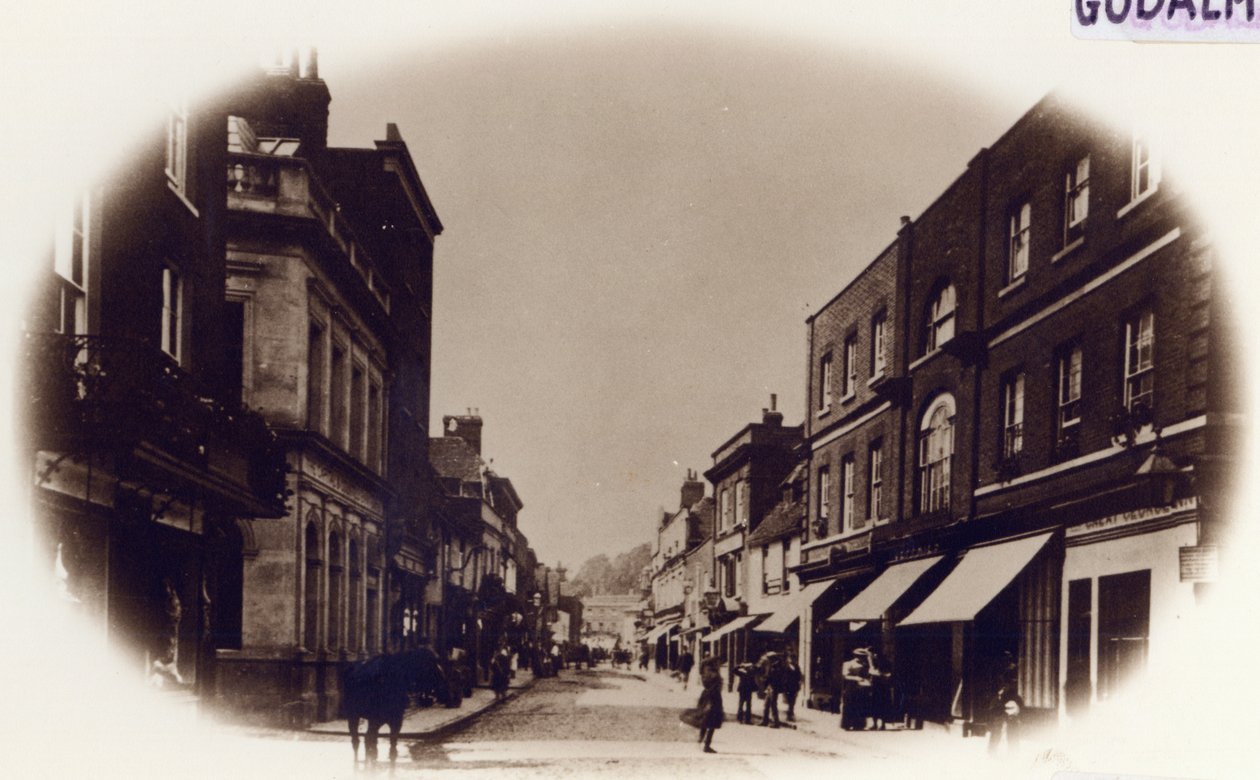 Godalming High Street, Surrey, n. 1900 (seepiavalokuva) tekijältä English Photographer