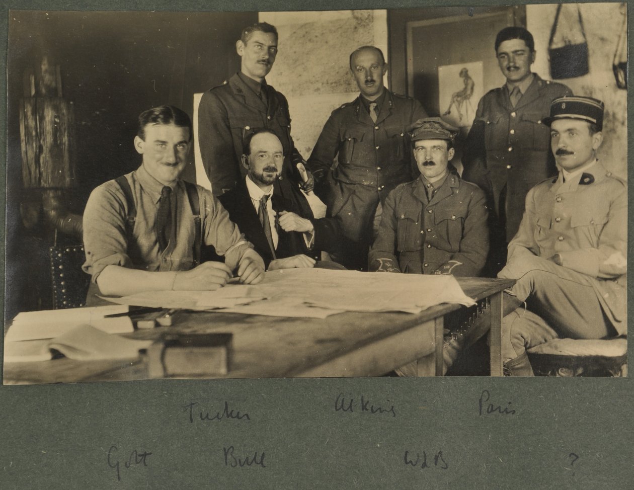 Golt, Tucker, Bull, Aikens, Bragg ja Paris, n. 1916 tekijältä English Photographer