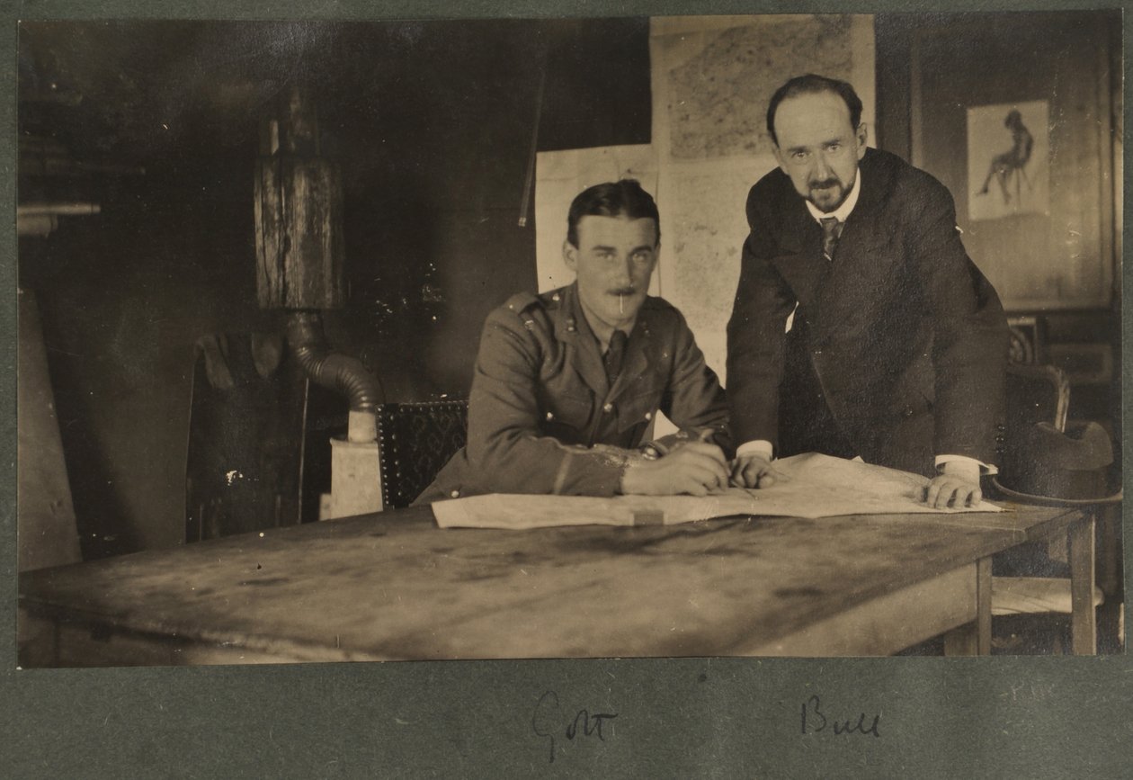 Golt ja Lucien Bull s, n. 1916 tekijältä English Photographer