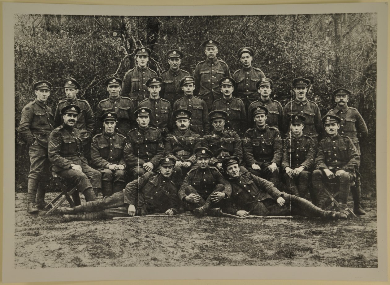 Ryhmämuotokuva, mahdollisesti Leicester Royal Horse Artillery, 1914-15 tekijältä English Photographer