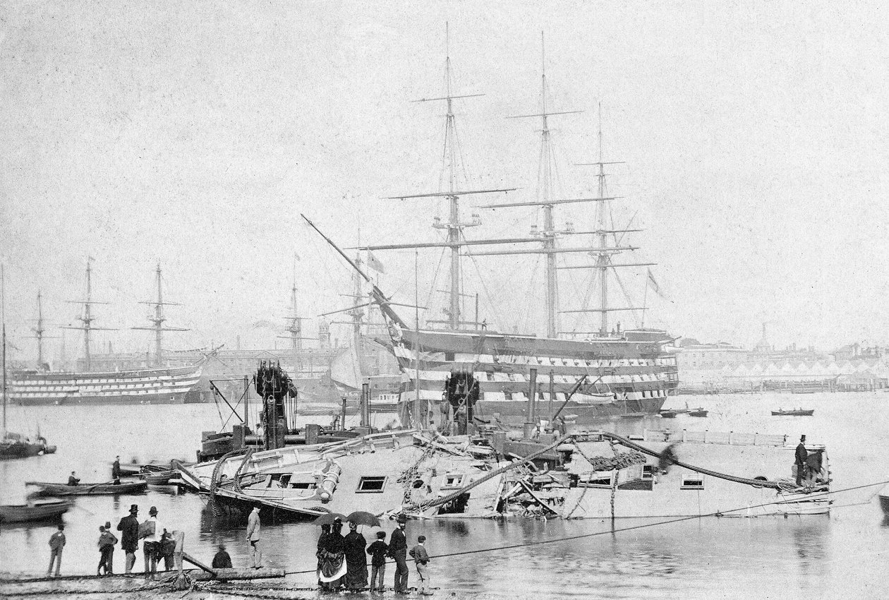 HMS Victory in Portsmouth Harbour, n.1870 (m/v kuva) tekijältä English Photographer