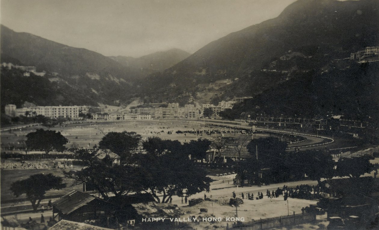 Happy Valley, Hongkong, sotamies H. Chickin palvelukseen liittyvistä valokuvista koostuvasta albumista, 1940. tekijältä English Photographer