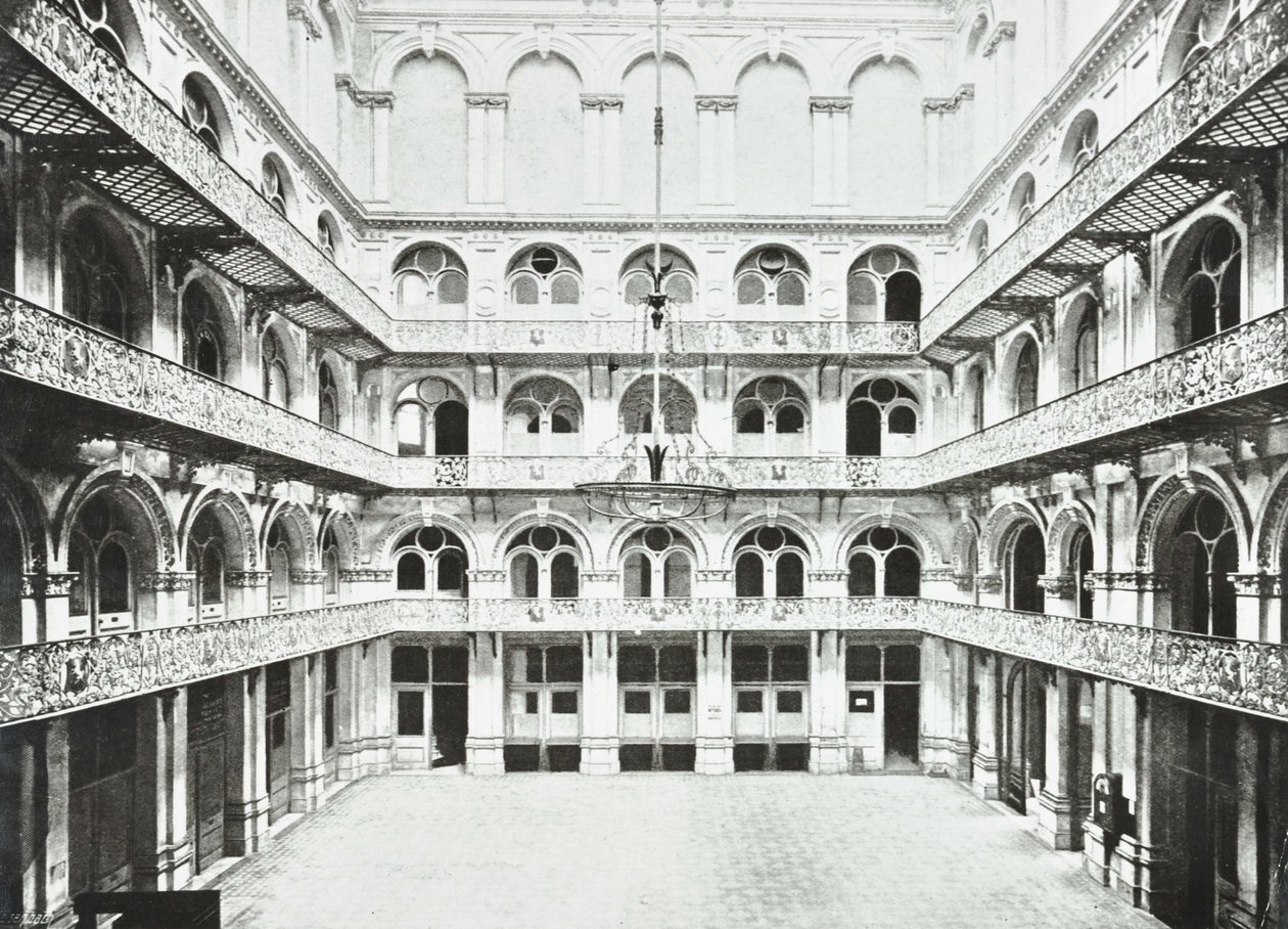 Hop Exchange: East Hallin sisustus, Southwark Street, Lontoo, 1890 tekijältä English Photographer