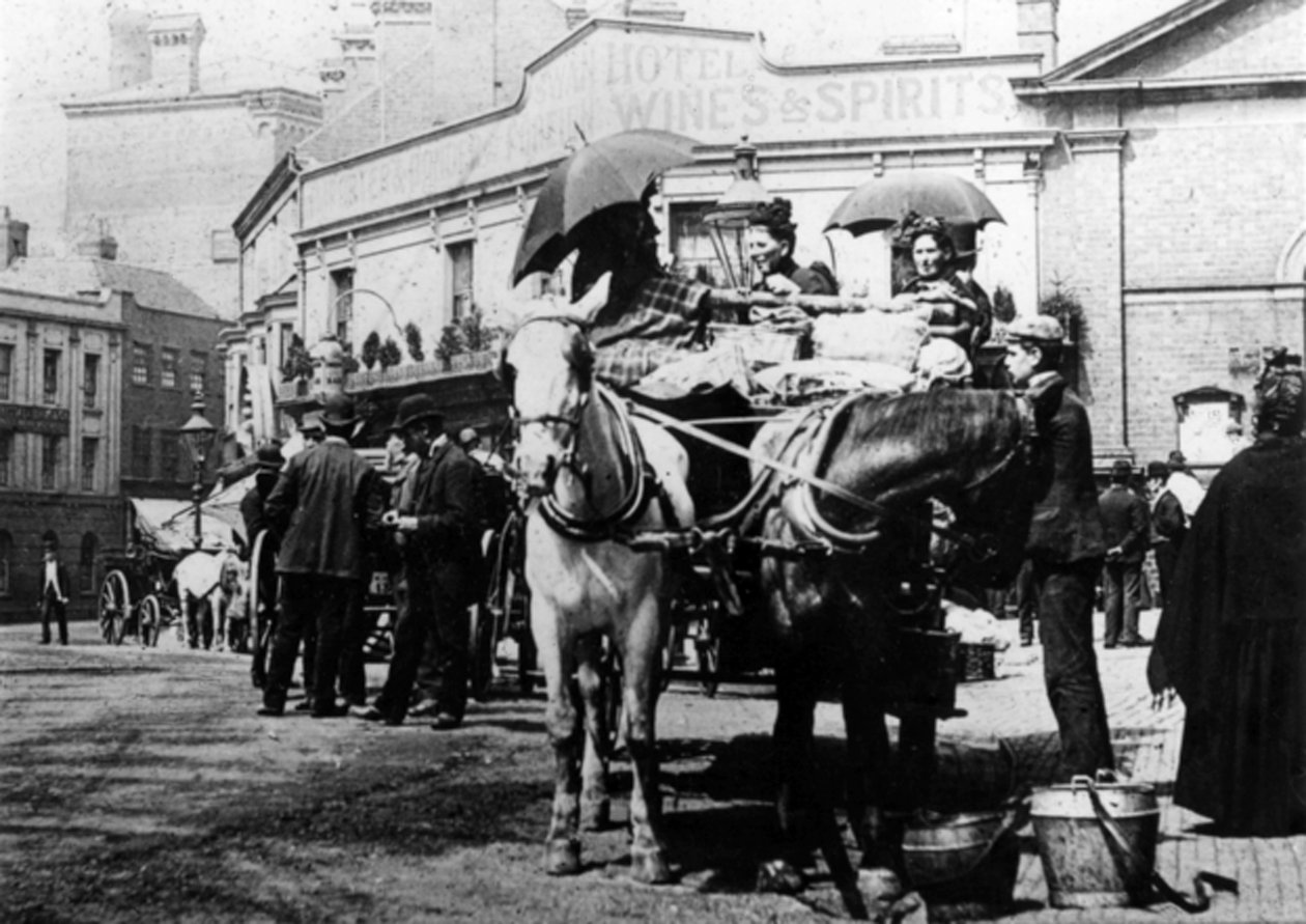 Hevosohjaamot, Oxford Street, Kidderminster, 1910 tekijältä English Photographer