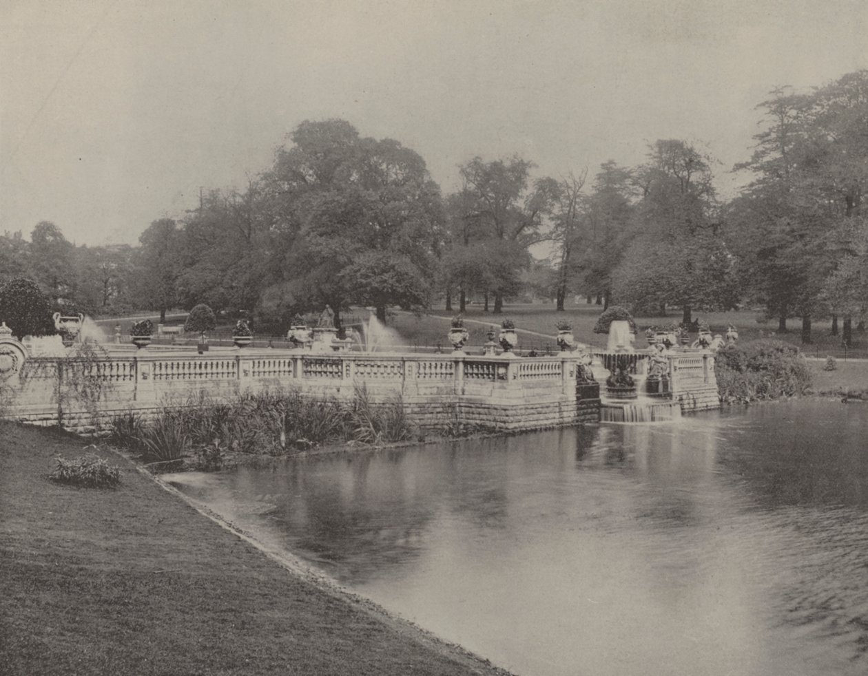 Kensington Gardens (s/w-kuva) tekijältä English Photographer