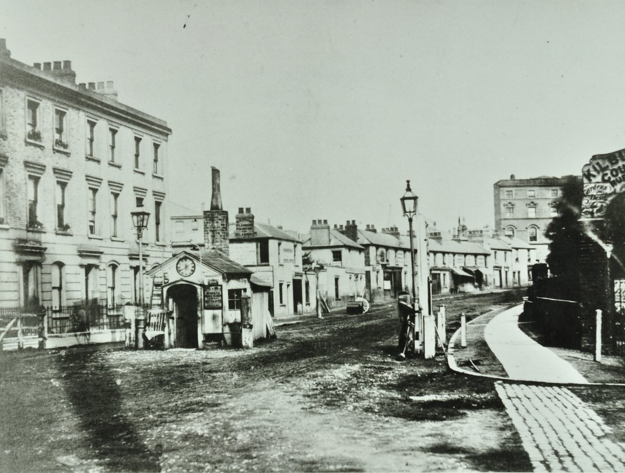 Kilburn Toll Gate Kilburn High Roadin eteläpäässä Kilburn Prioryn risteyksessä, Camden Libraries, 1875 tekijältä English Photographer