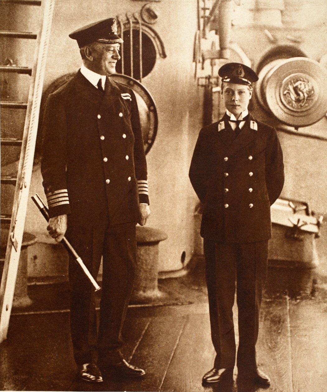Kuningas Edward VIII Midshipmanina H.M.S. Hindustan, 1910 tekijältä English Photographer