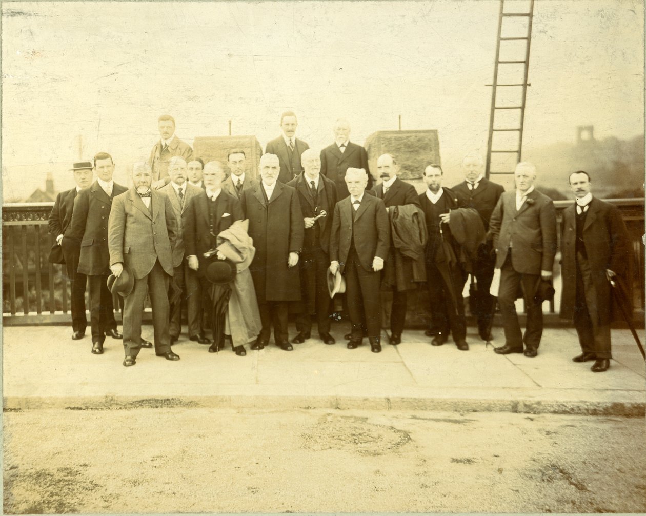 Kirkstallin sillan jälleenrakennus, jonka avasi kaupunginvaltuutettu F. M. Lupton, J.P., 28. kesäkuuta 1912 (s/w-kuva). tekijältä English Photographer