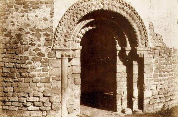 Ludlowin linna: pyöreän kirkon oviaukko, n. 1852-3 (kuva) tekijältä English Photographer