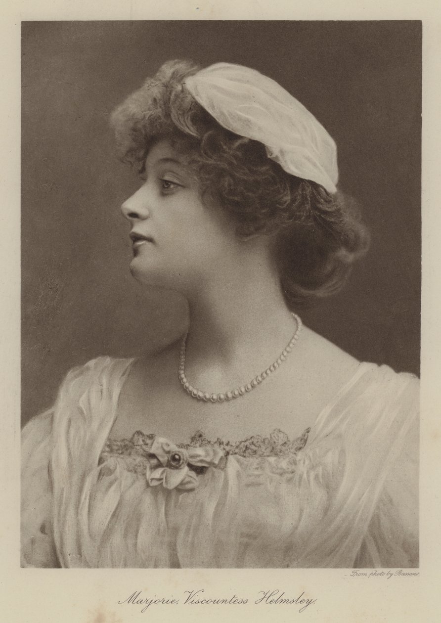 Marjorie Helmsley (s/w-kuva) tekijältä English Photographer