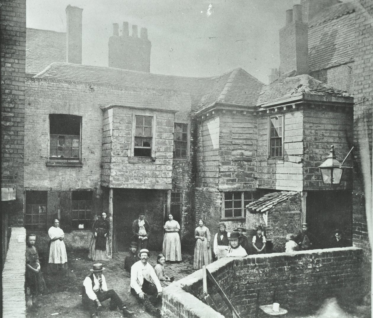 Market Court, Lontoo, 1868 tekijältä English Photographer