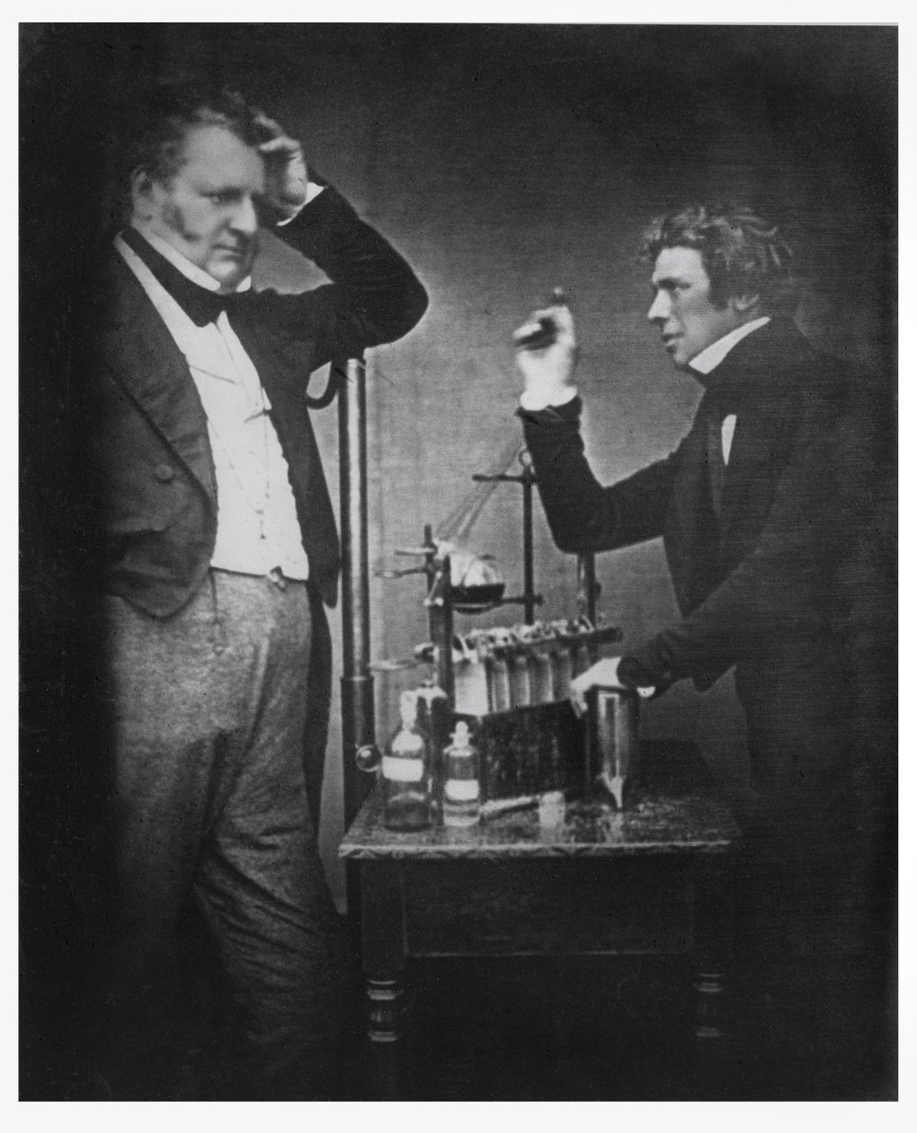Michael Faraday (1791-1867) ja John Frederic Daniell (1790-1845) (kuva). tekijältä English Photographer