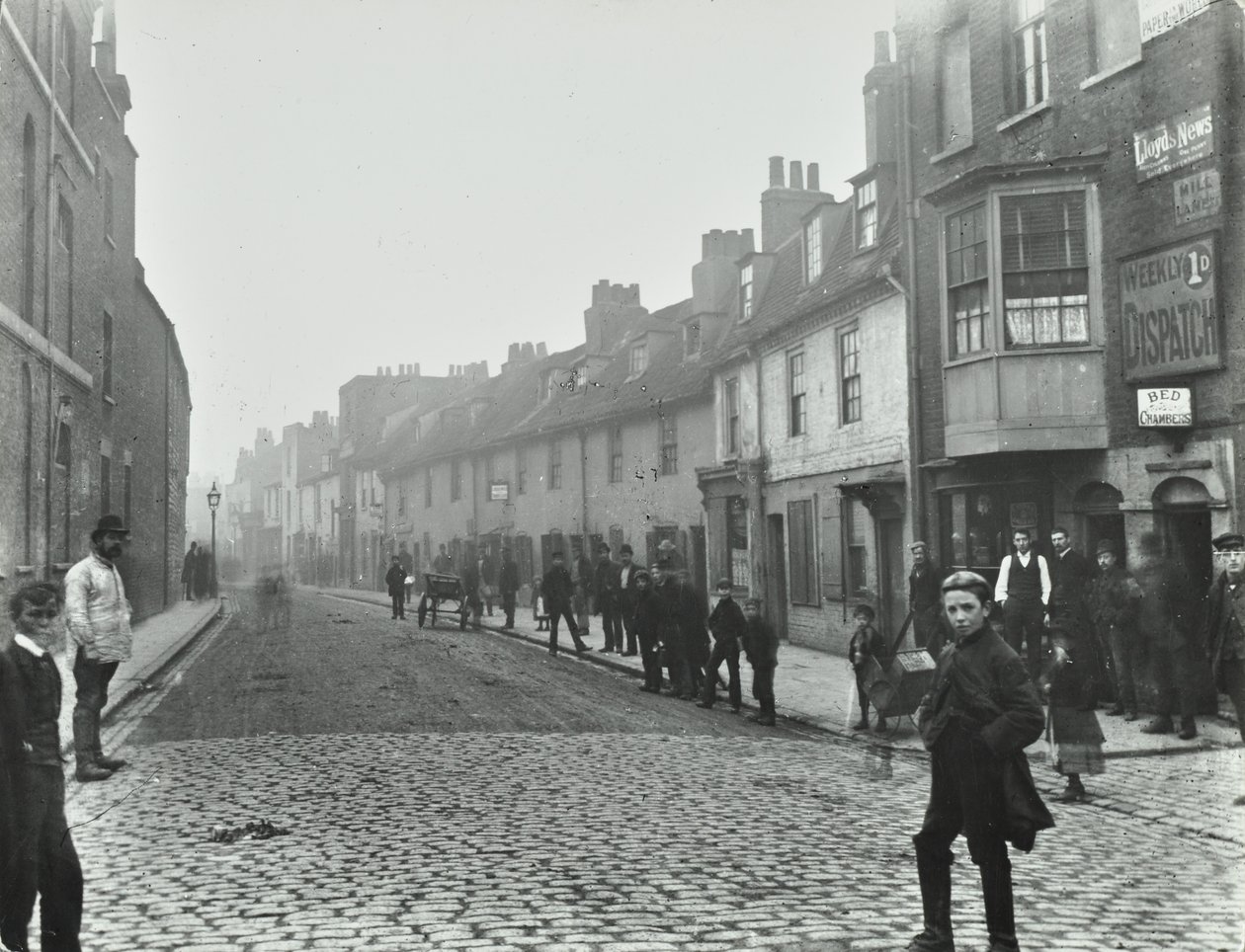 Mill Lane: Deptford Broadwaylta, Lontoosta, 1895 tekijältä English Photographer