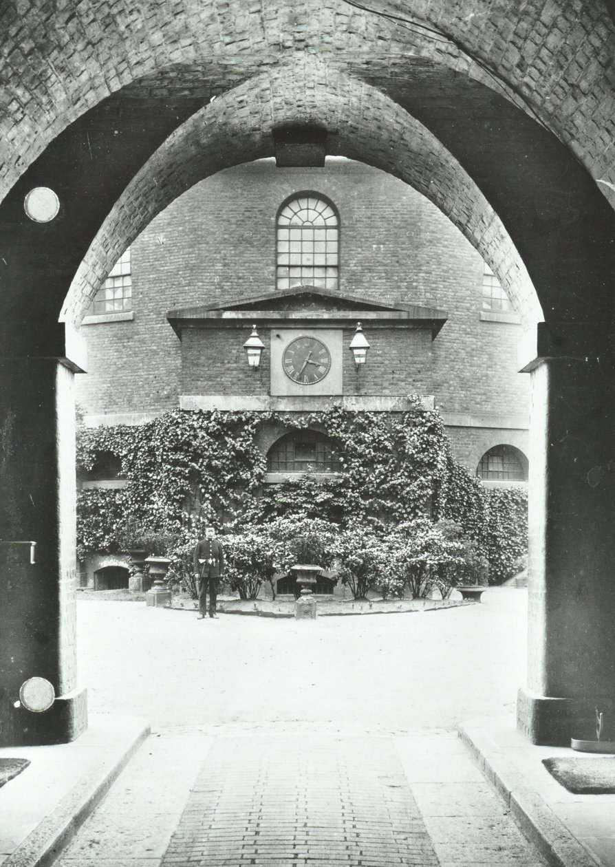 Millbankin vankila: kappeli holvikäytävän läpi, 1885 tekijältä English Photographer